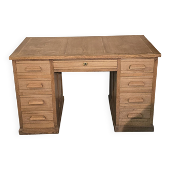 Pedestal desk