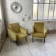 Paire de chauffeuses fauteuils vintage velours jaune