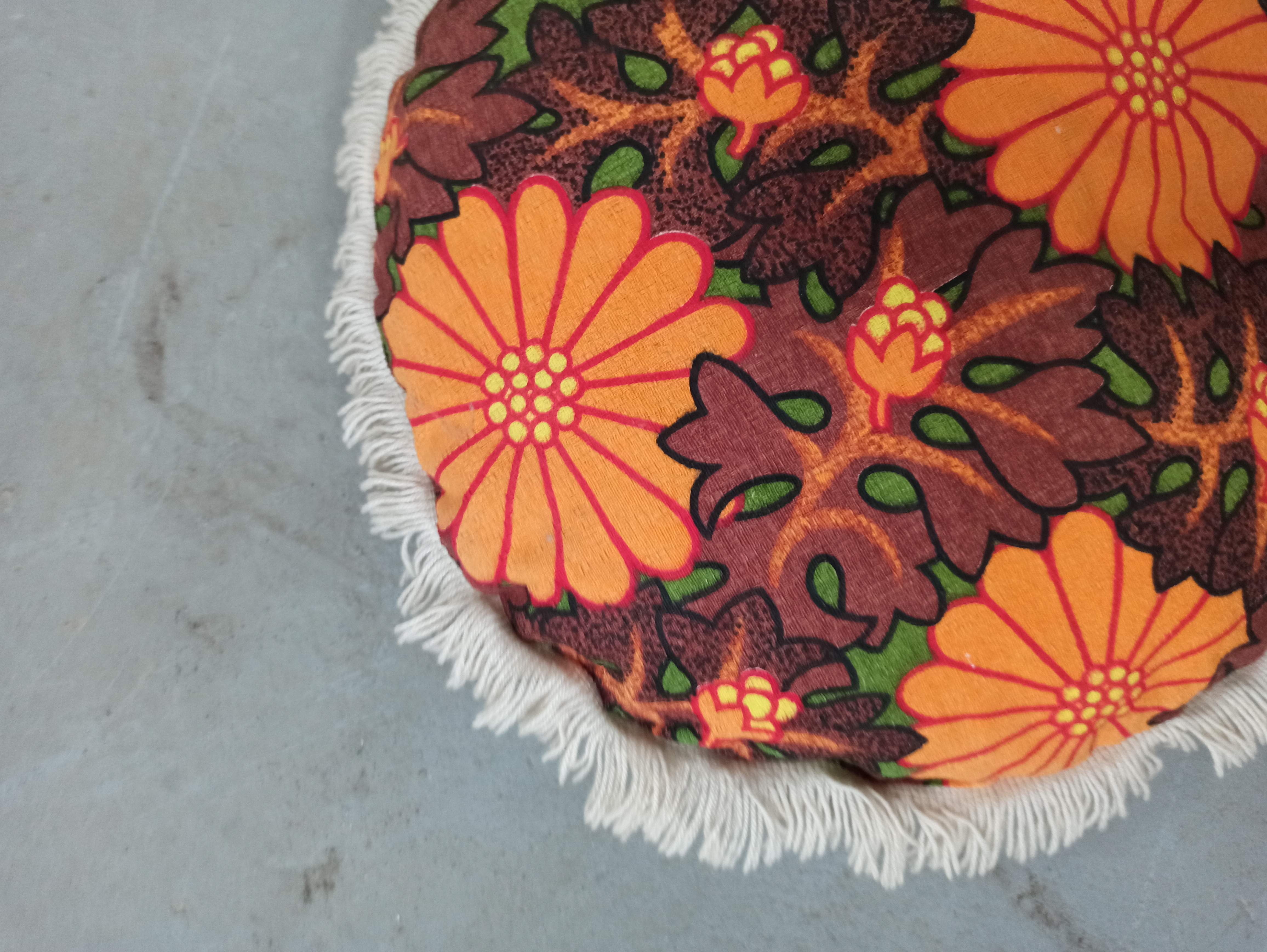 Round cushion year 70 vintage fringes