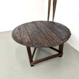 Round table in popular oak, circa 1880.