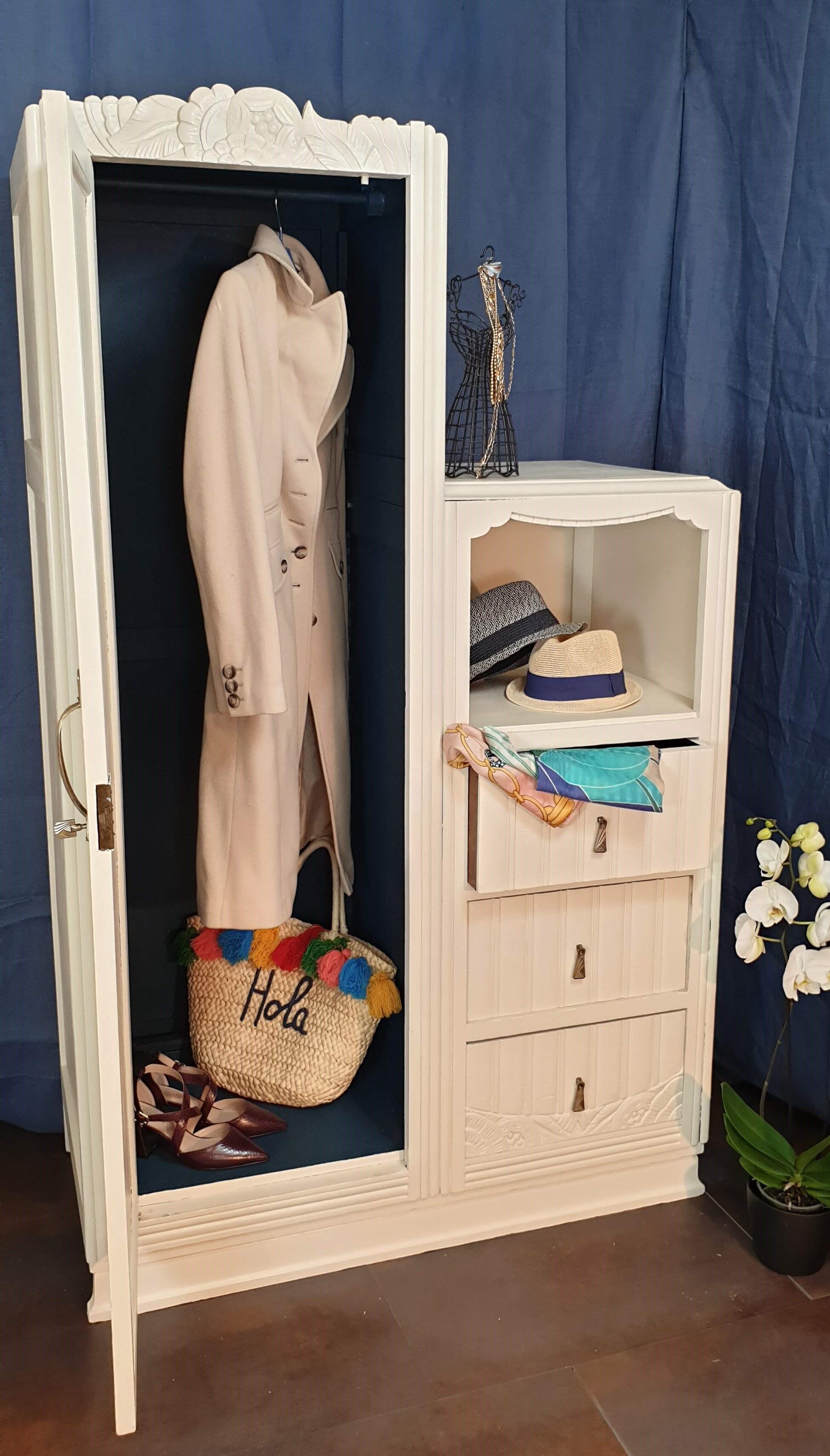 Asymmetrical cabinet