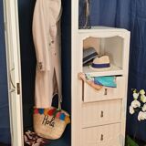 Asymmetrical cabinet