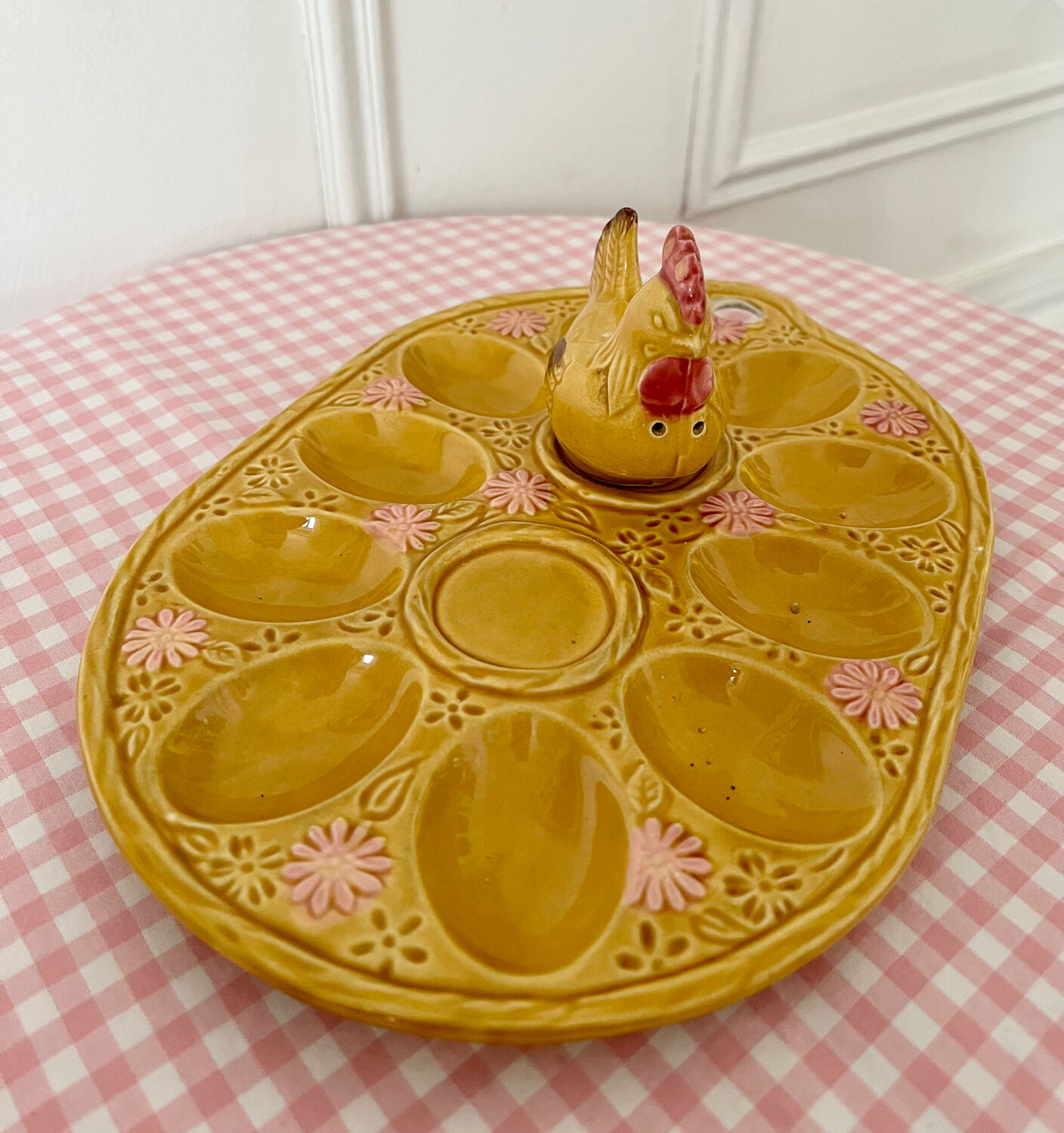 Ceramic chicken egg dish