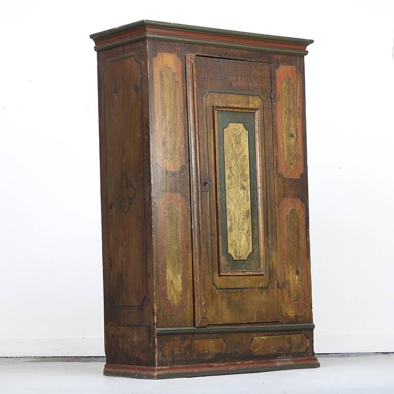 Armoire de mariée peinte d'art populaire