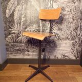 Swivel workshop chair