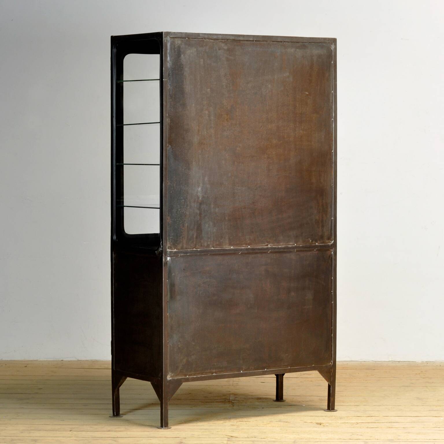 armoire médicale polie, années 1970