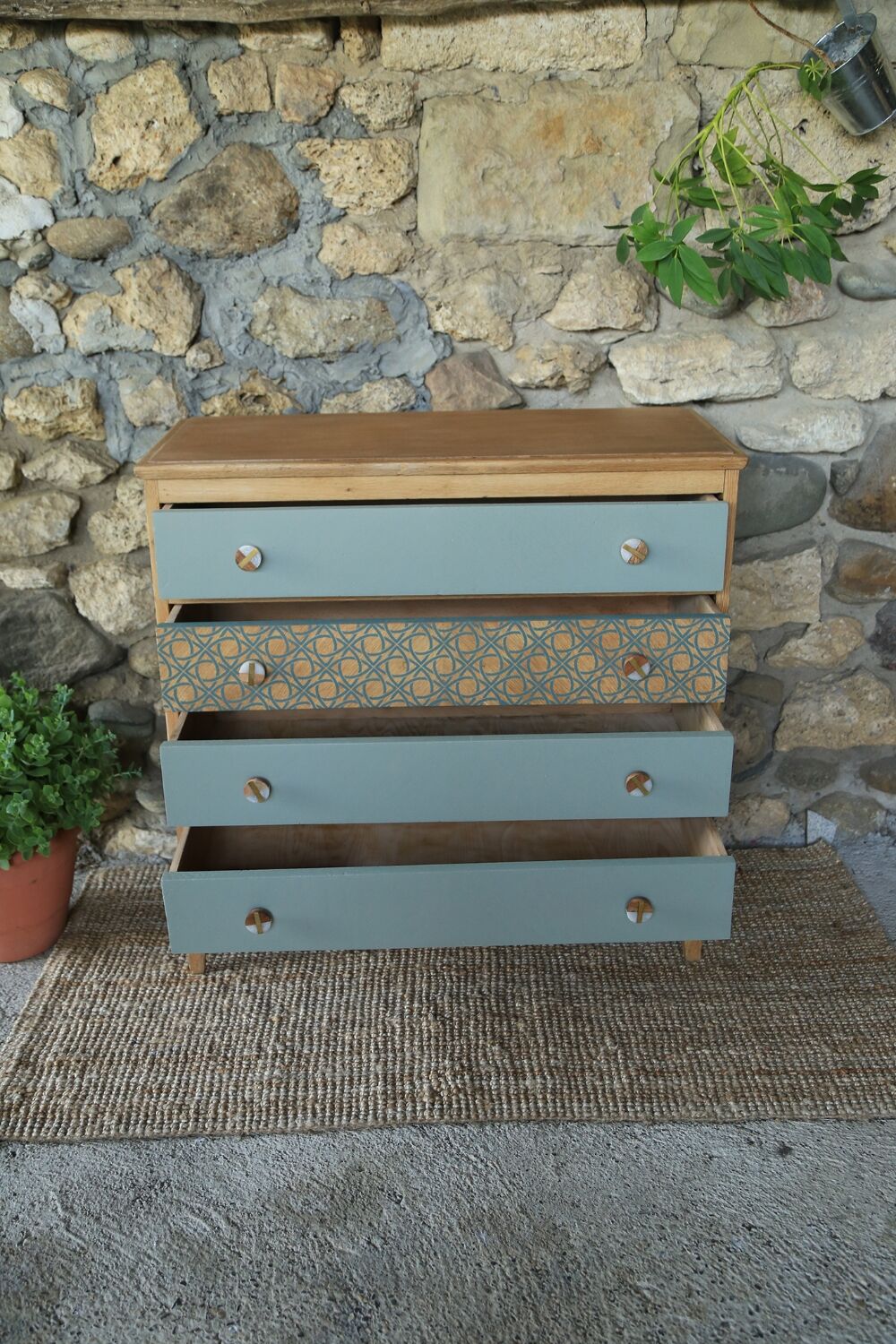 Chest of drawers