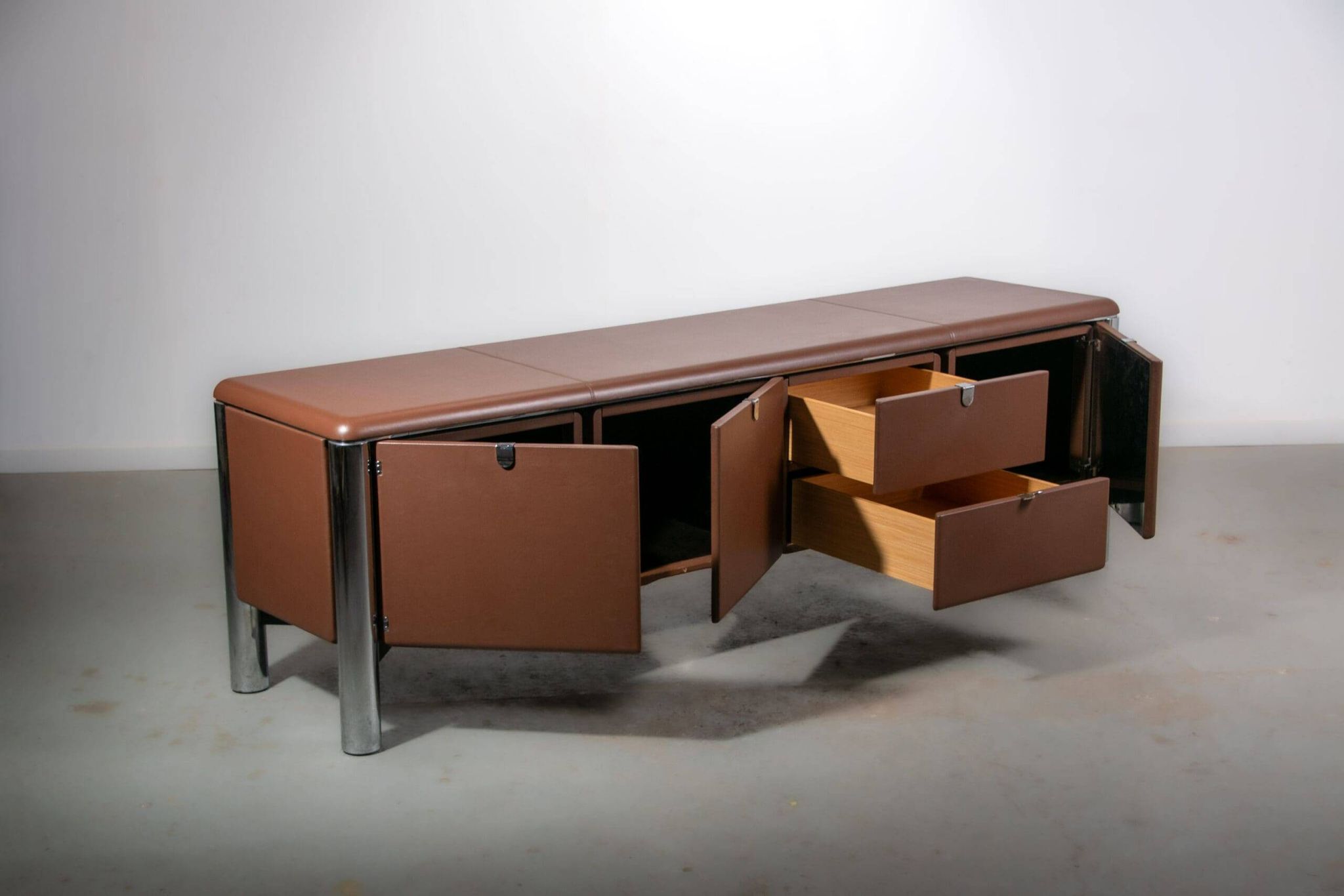 No. 3076 credenza extension in Vitello leather from the Pfister Executive Office Collection for KnollStudio. Circa 1988