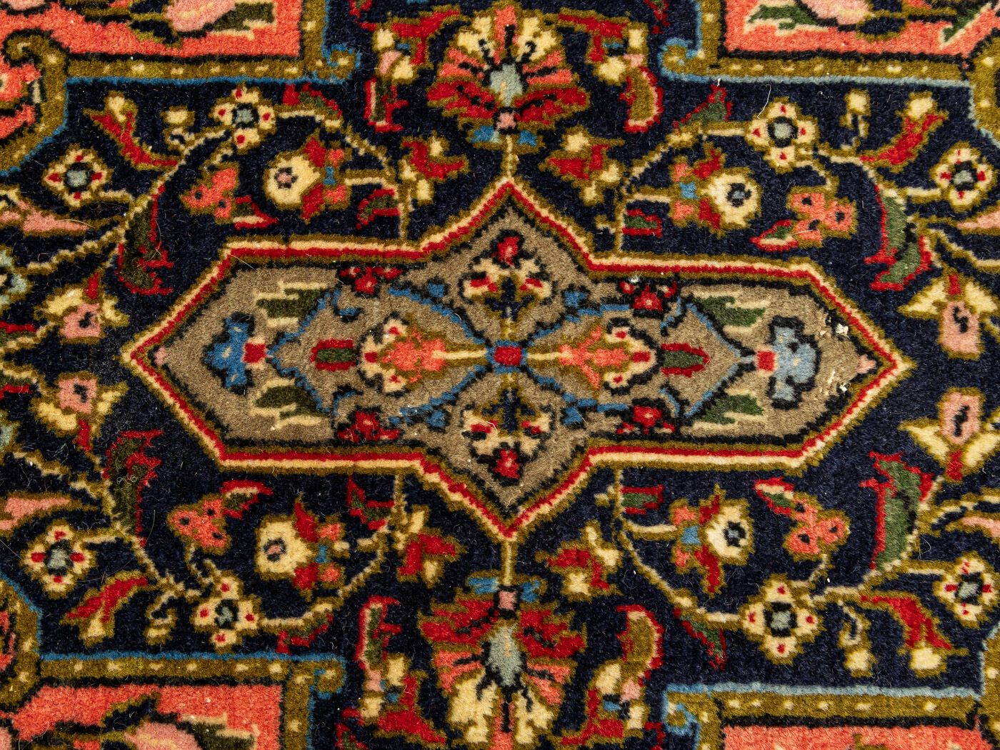 1960s carpet, 105 x 165