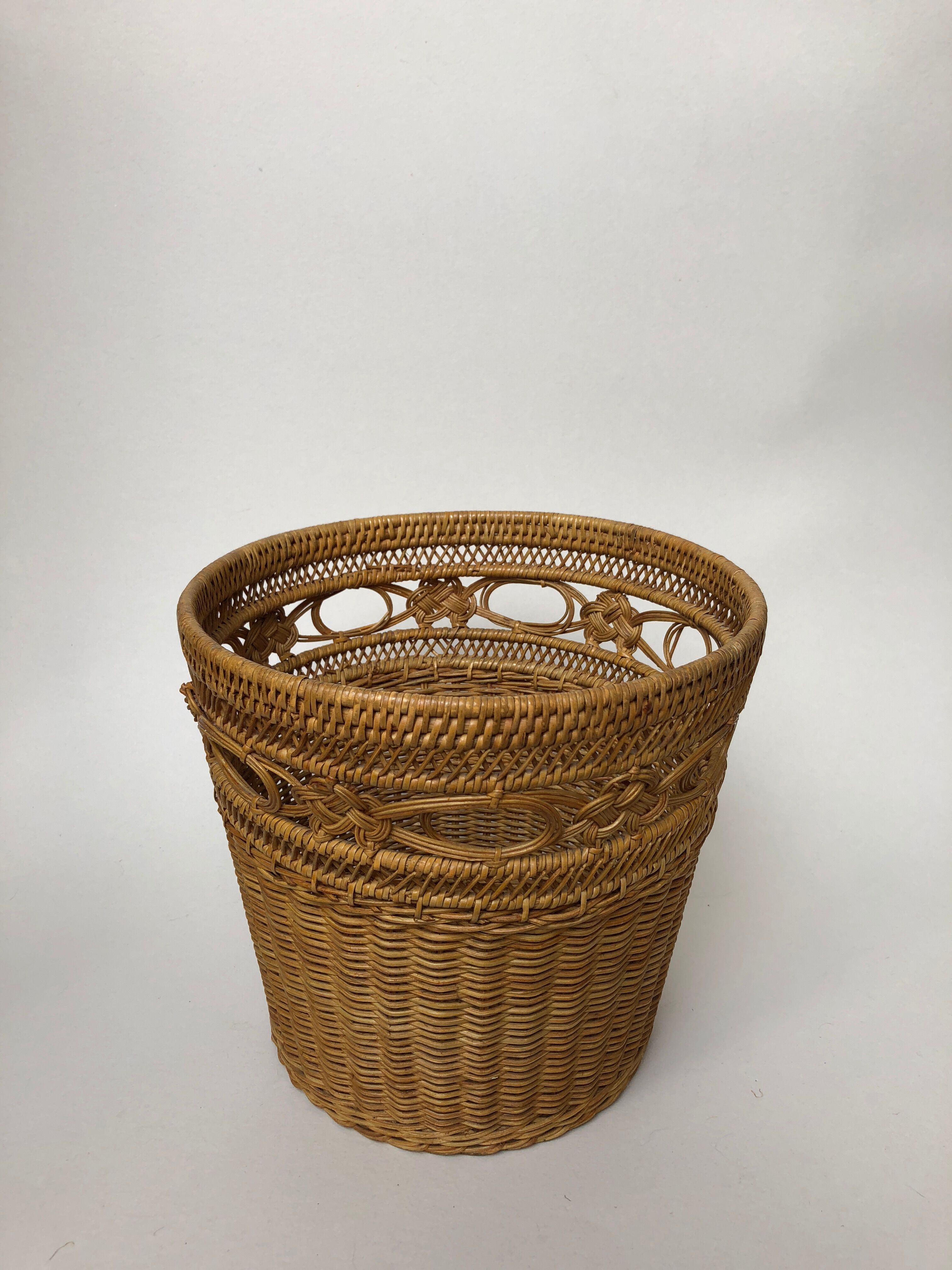 Basket rattan braided