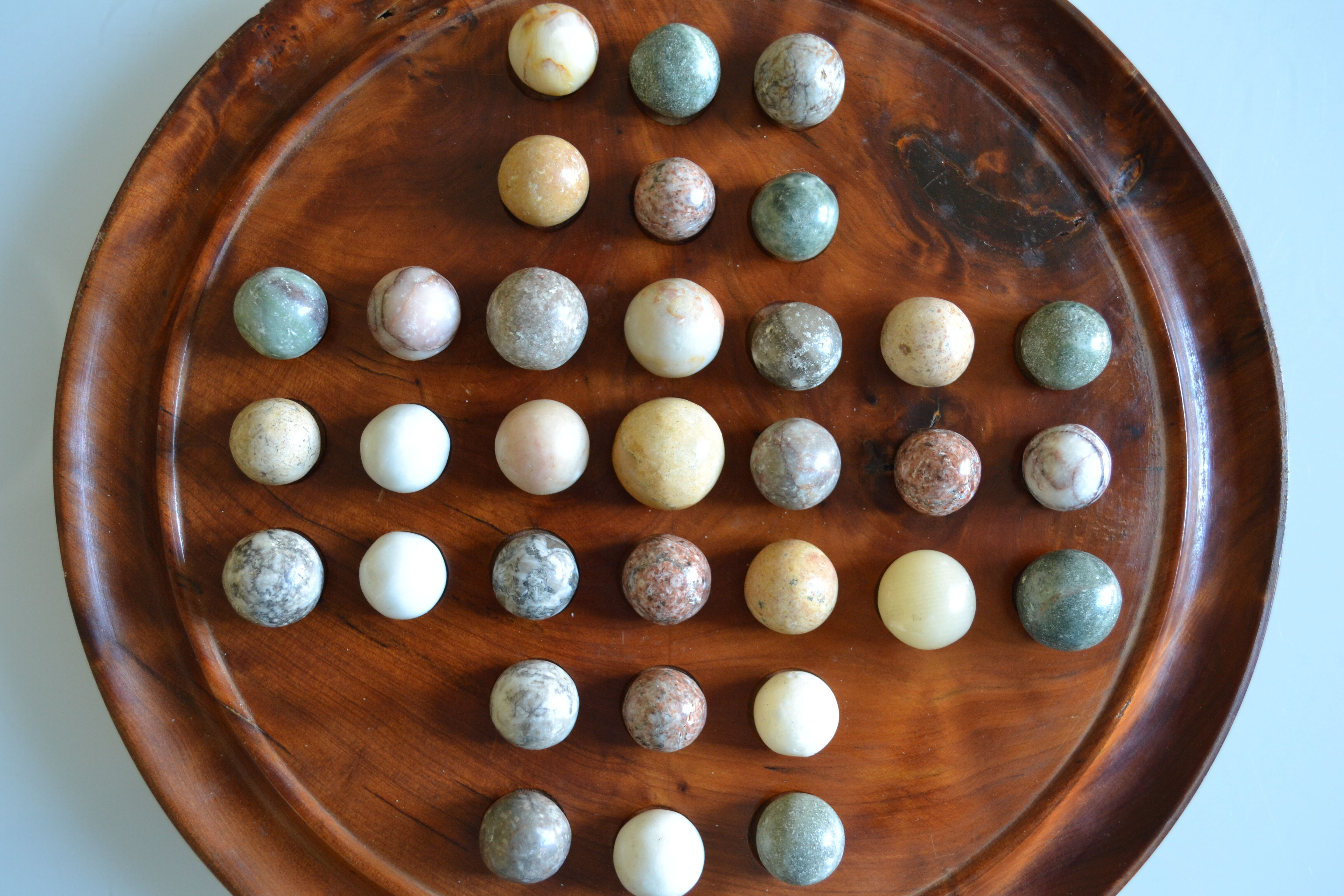 Solitaire game in exotic wood and semi-precious stones
