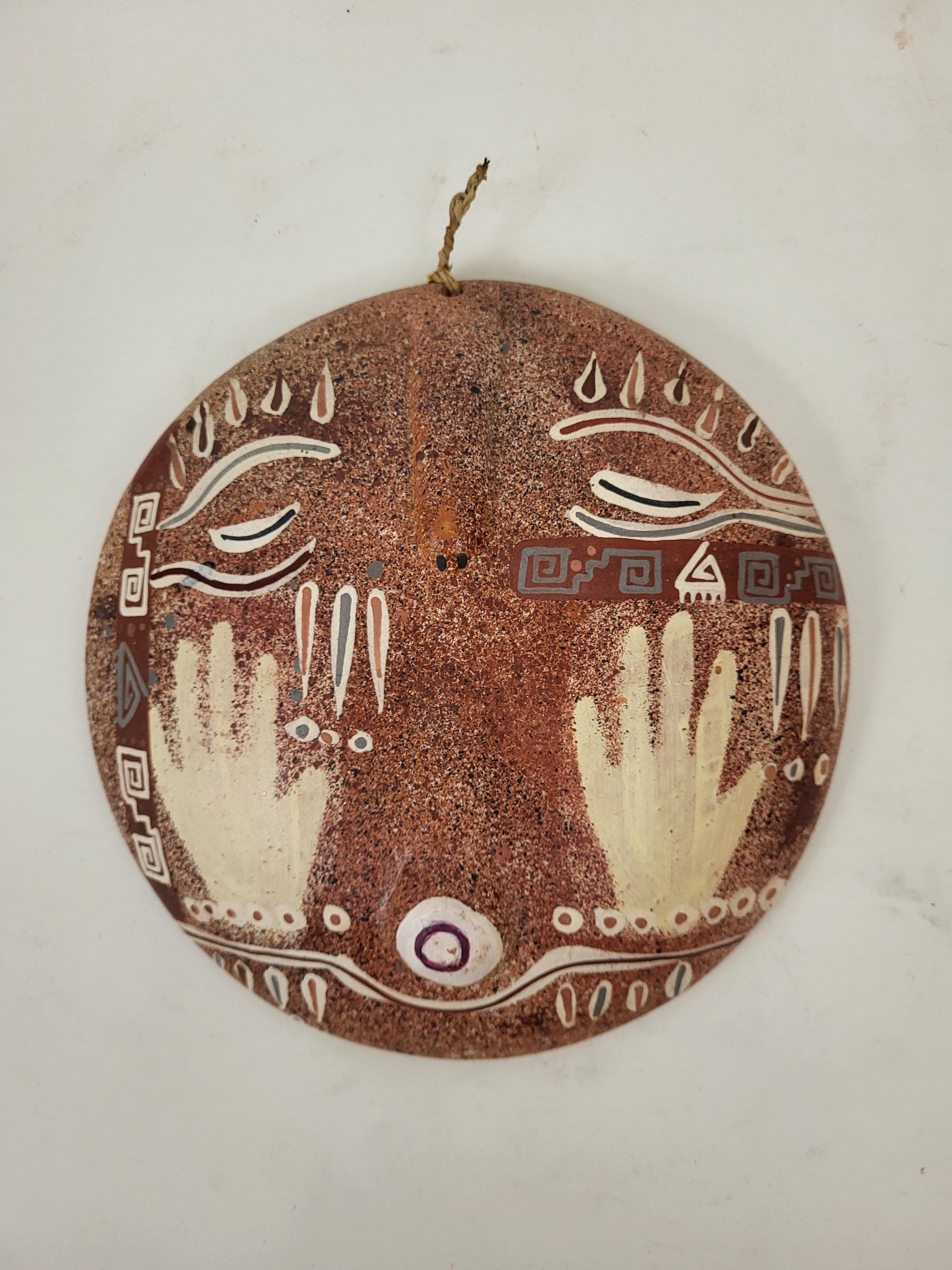 Cruz anthropomorphic decorative plate