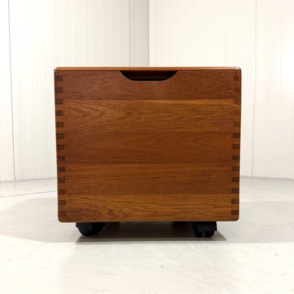 Boîte de rangement en teck Salin Nyborg, table d'appoint sur roulettes, Danemark, années 1960.