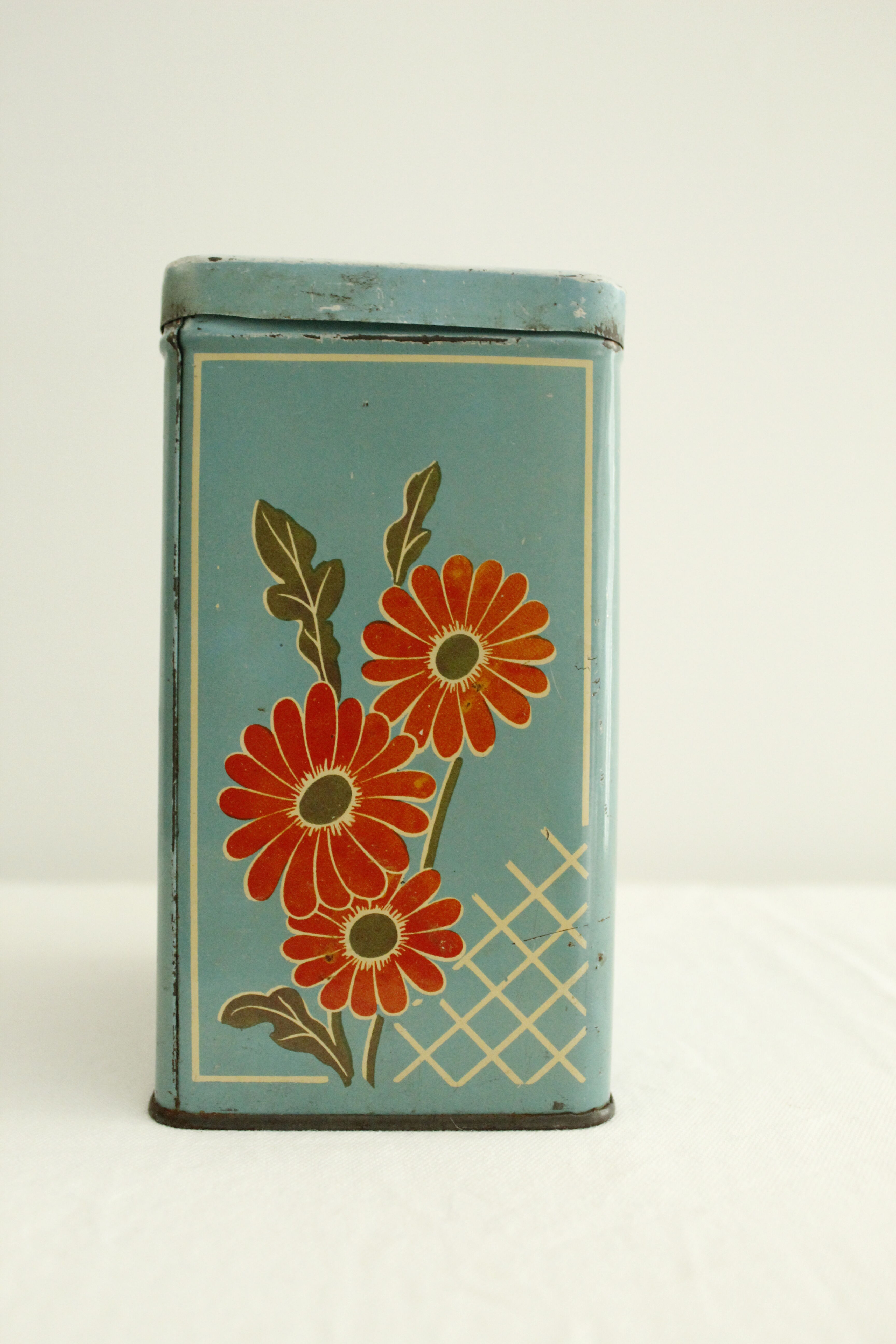Old metal box "Vichy-Prunelle"