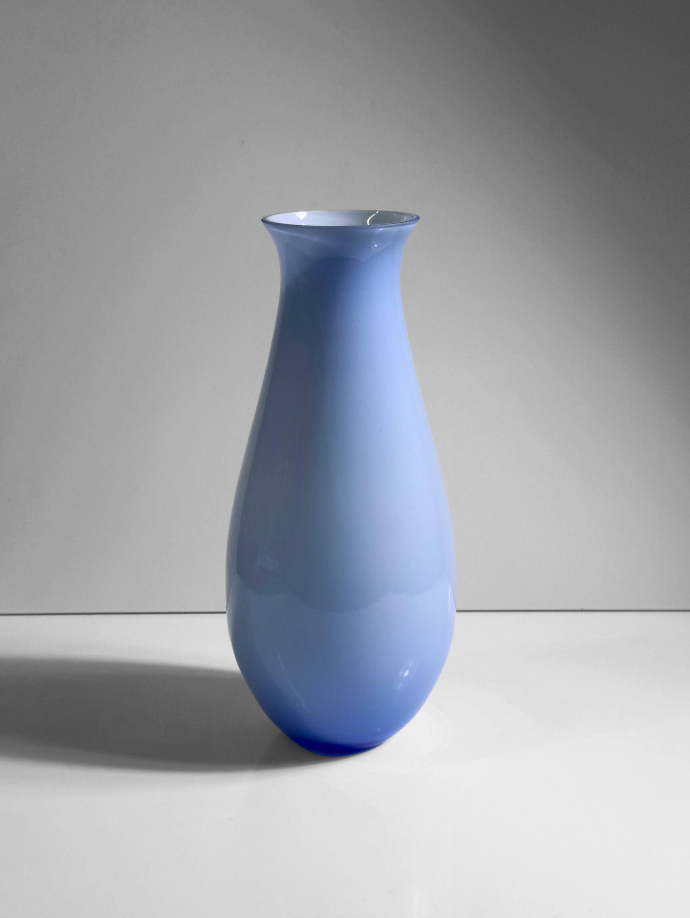 Vase bleu pastel de Murano, Italie - Années 1970
