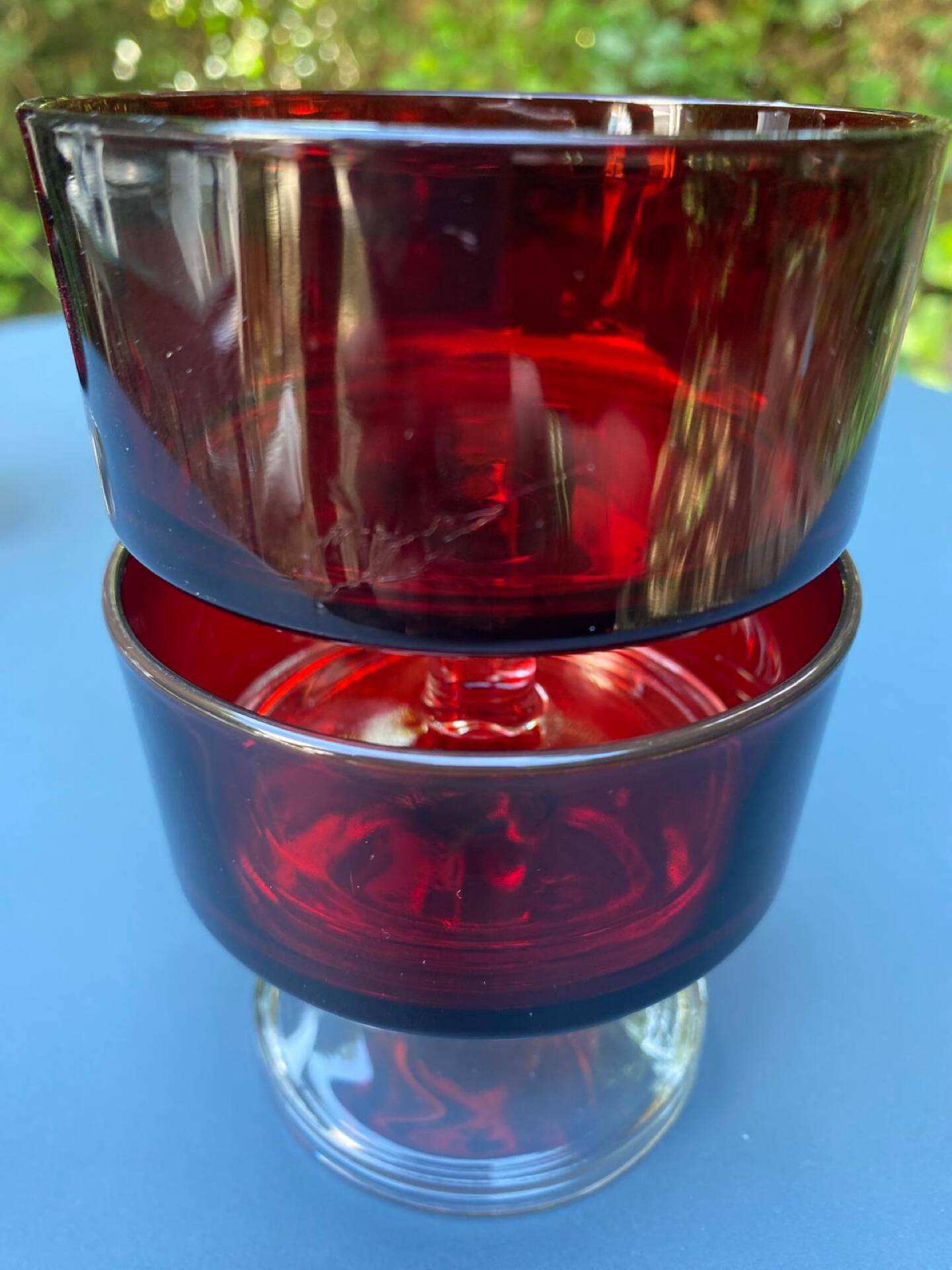 Set of 6 ruby red glass dessert bowls on a pedestal – France – Wine