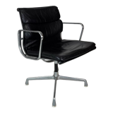Soft Pad chair de Charles & Ray Eames édition Herman Miller
