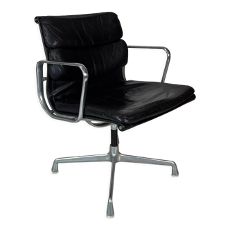 Soft Pad chair by Charles & Ray Eames Herman Miller edition