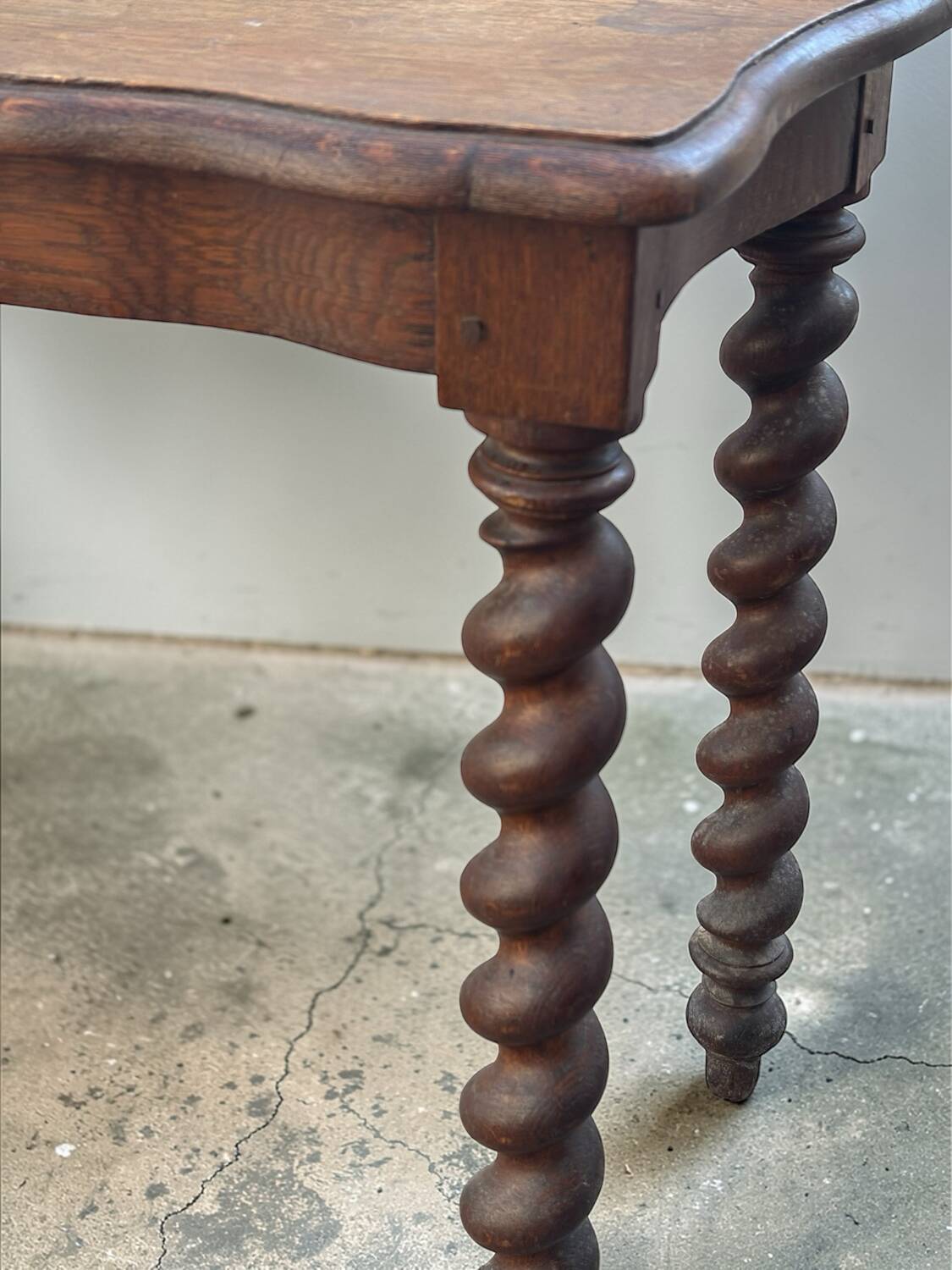 Console en bois massif pieds tournés
