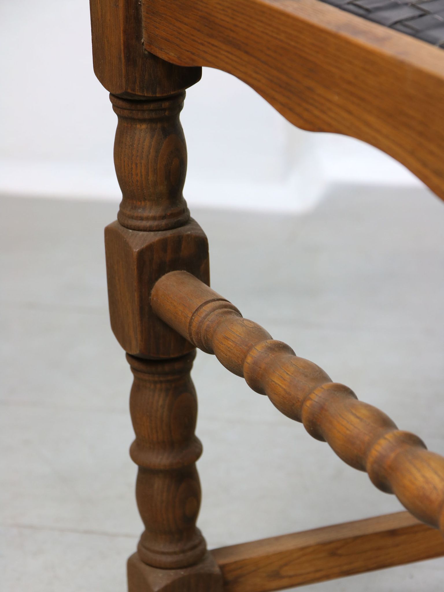 Chaises médiévales vintage en chêne, lot de 4
