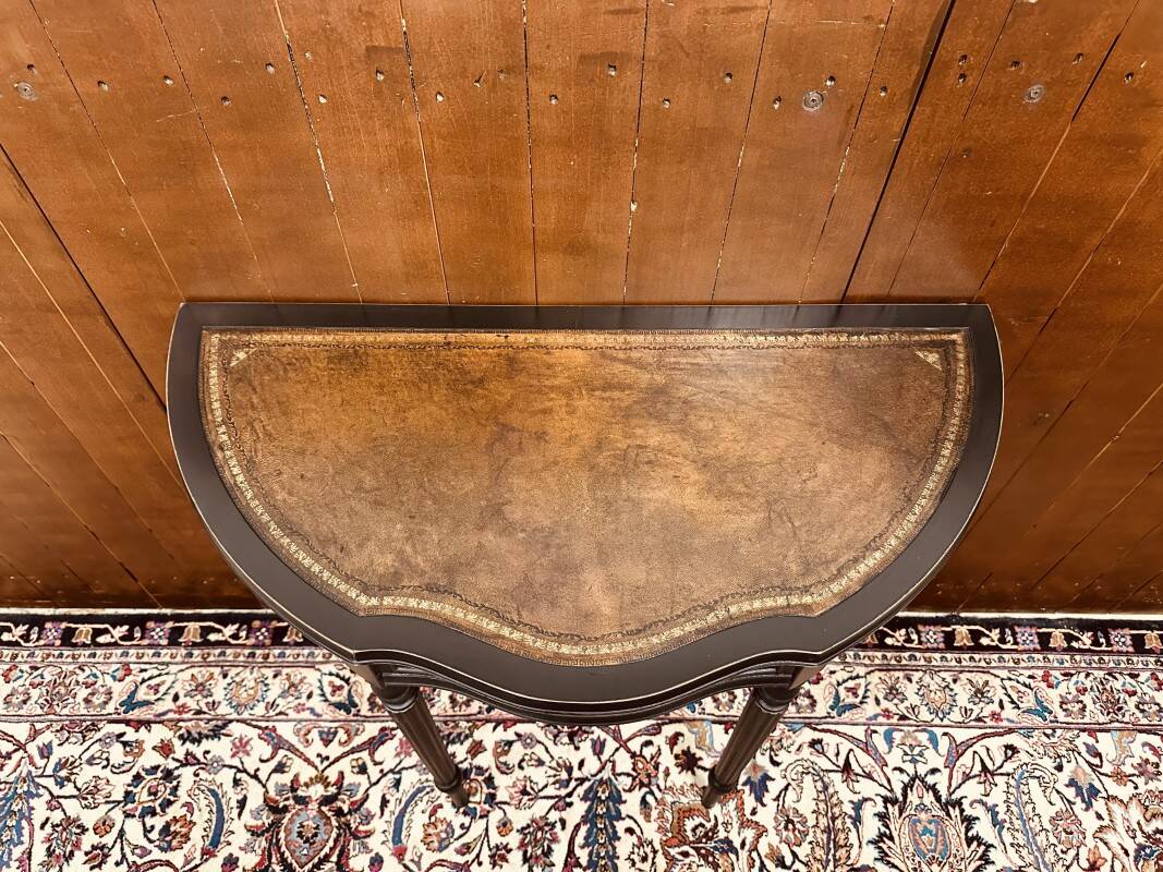 Classic black English Sidetable with leather top