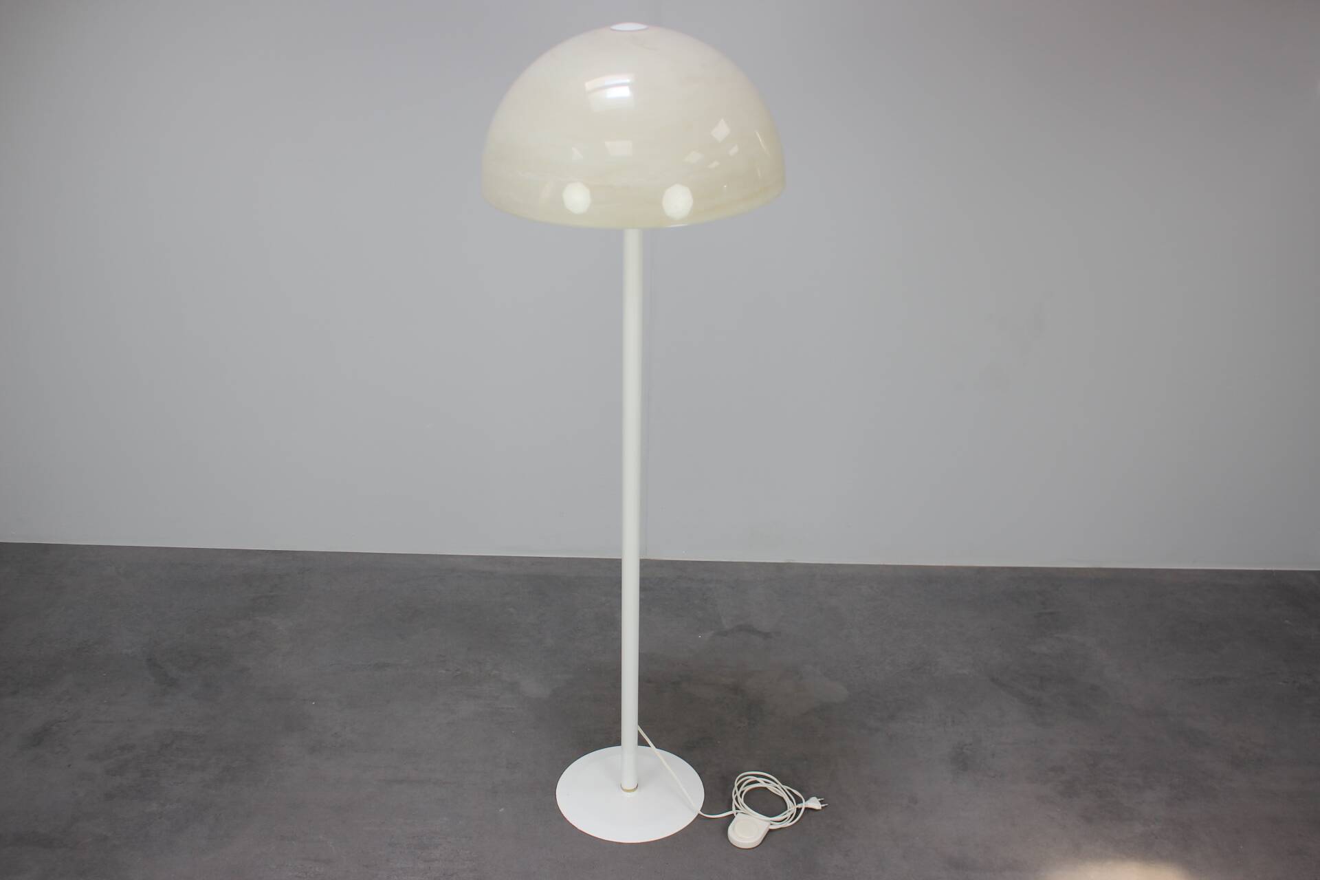 Lampadaire en métal et plastique blanc, Allemagne 1970