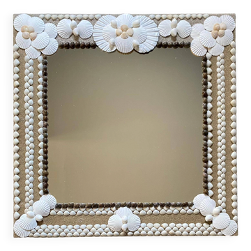 Miroir en bois et coquillages