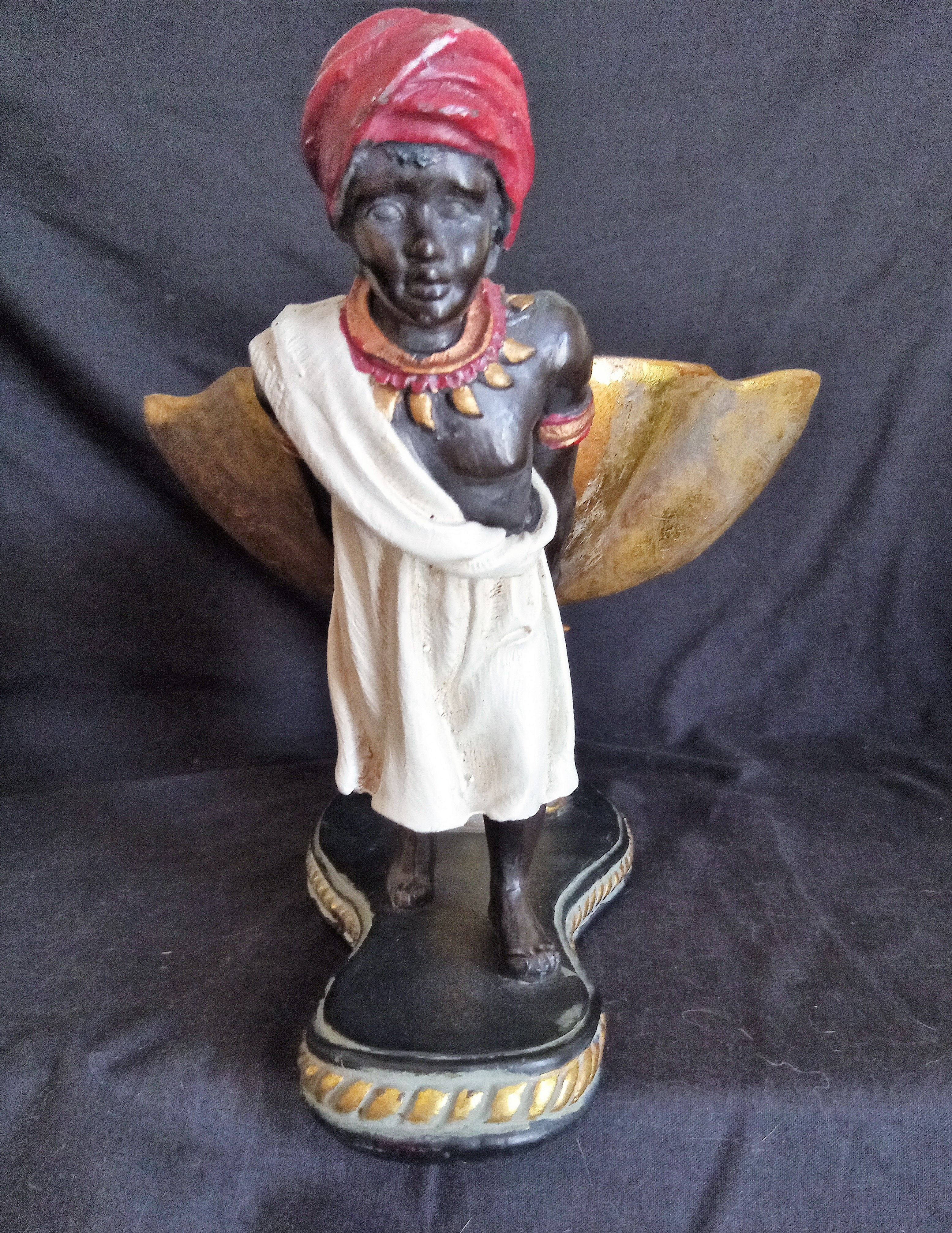 Centerpiece with African characters, plaster, resin and wood