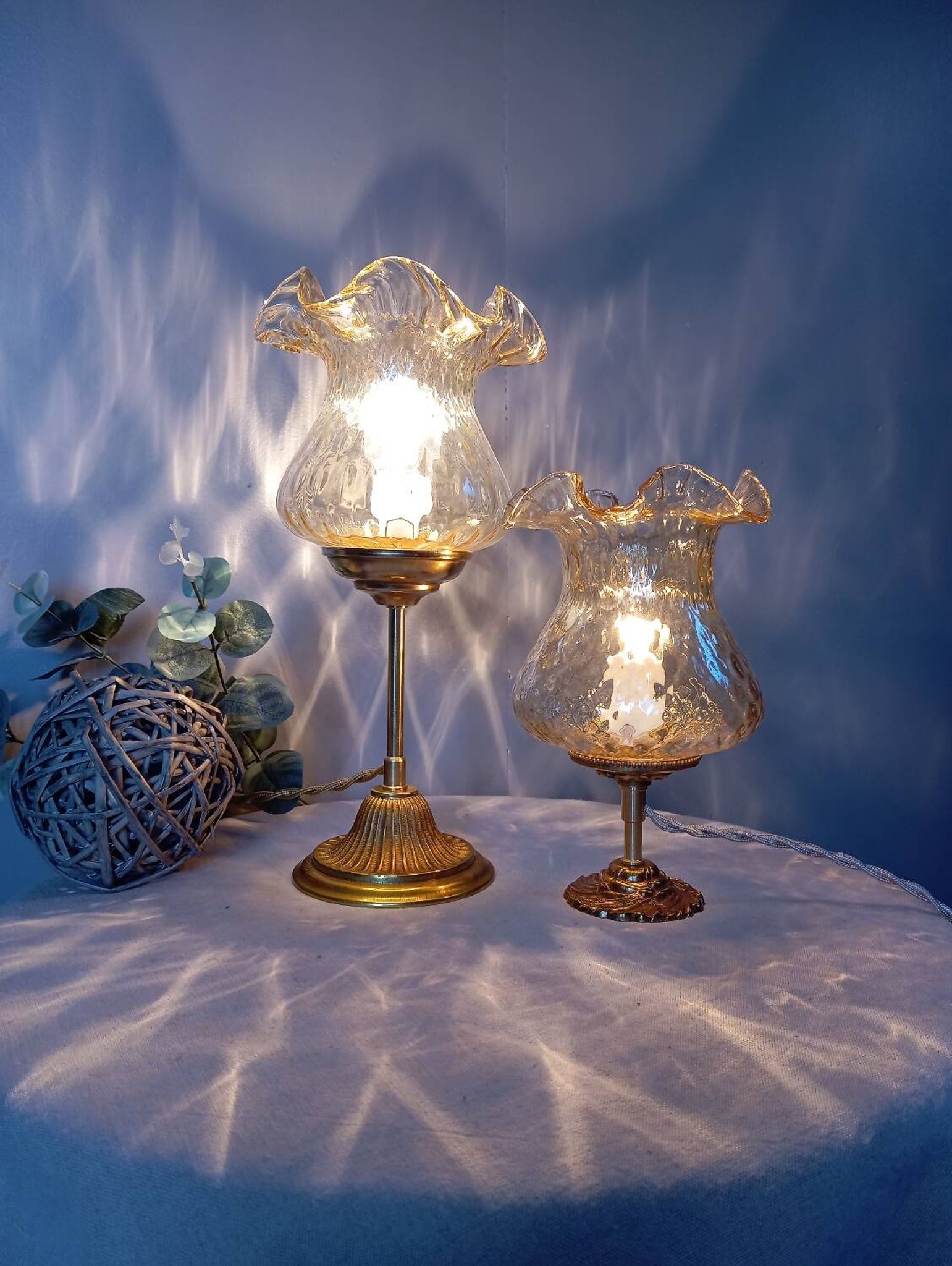 Duo desk lamps, vintage inspiration, bronze and ocher tulip glass