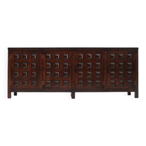 Buffet brutaliste en