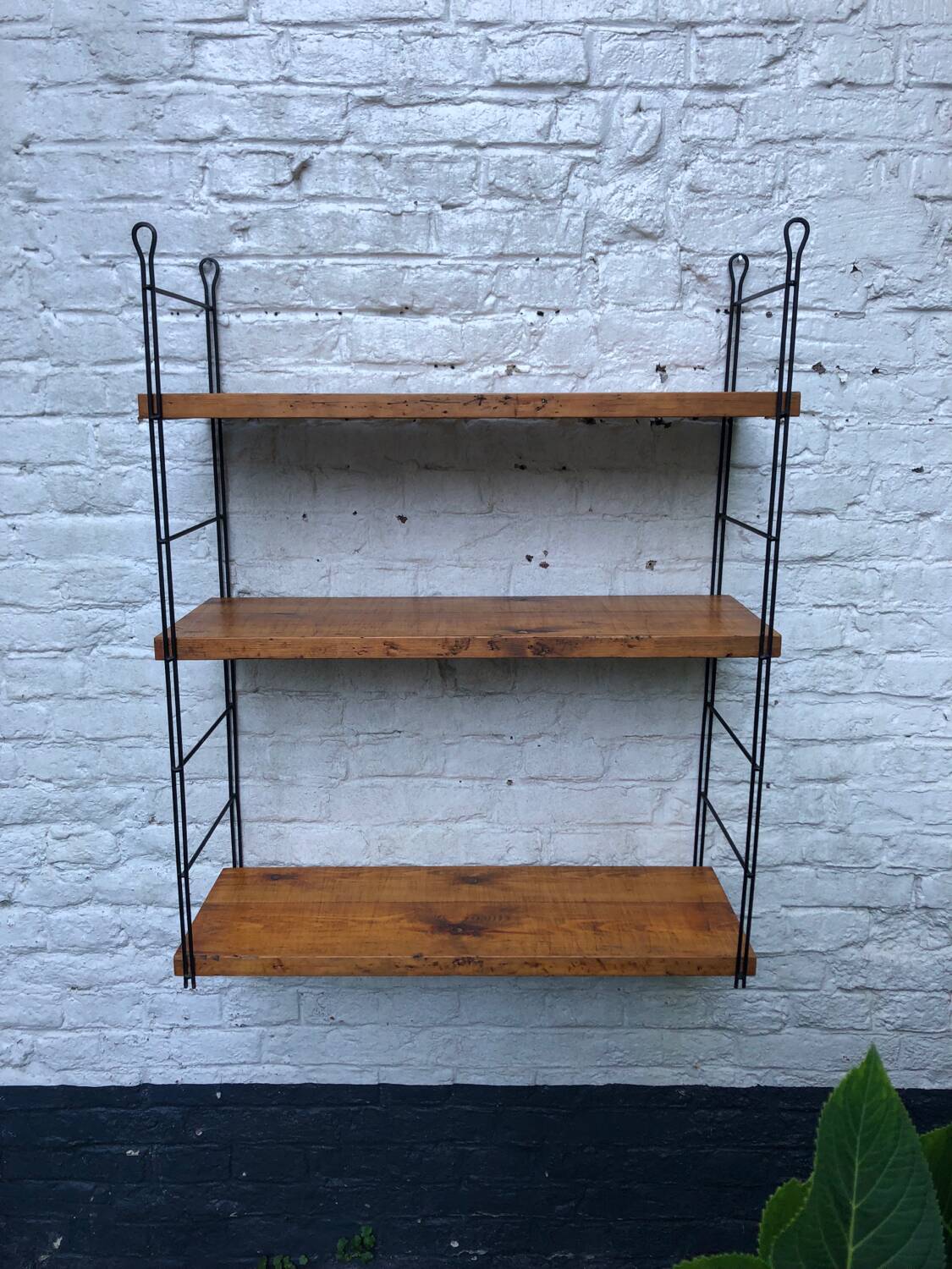 Wall shelf