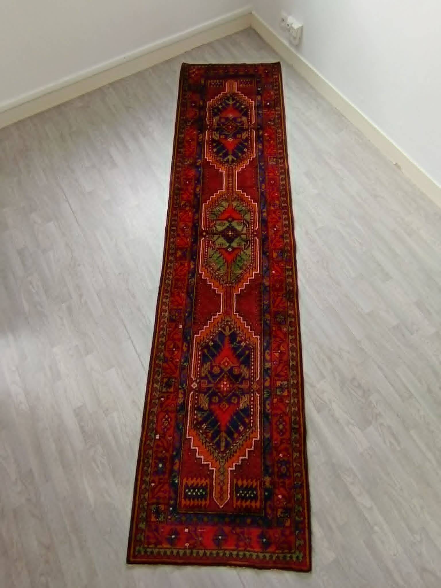 Gallery carpet in Persian style