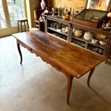 Dining table with 2 drawers in walnut, Louis XV period, 18th century. ☐ 188 x 70 cm