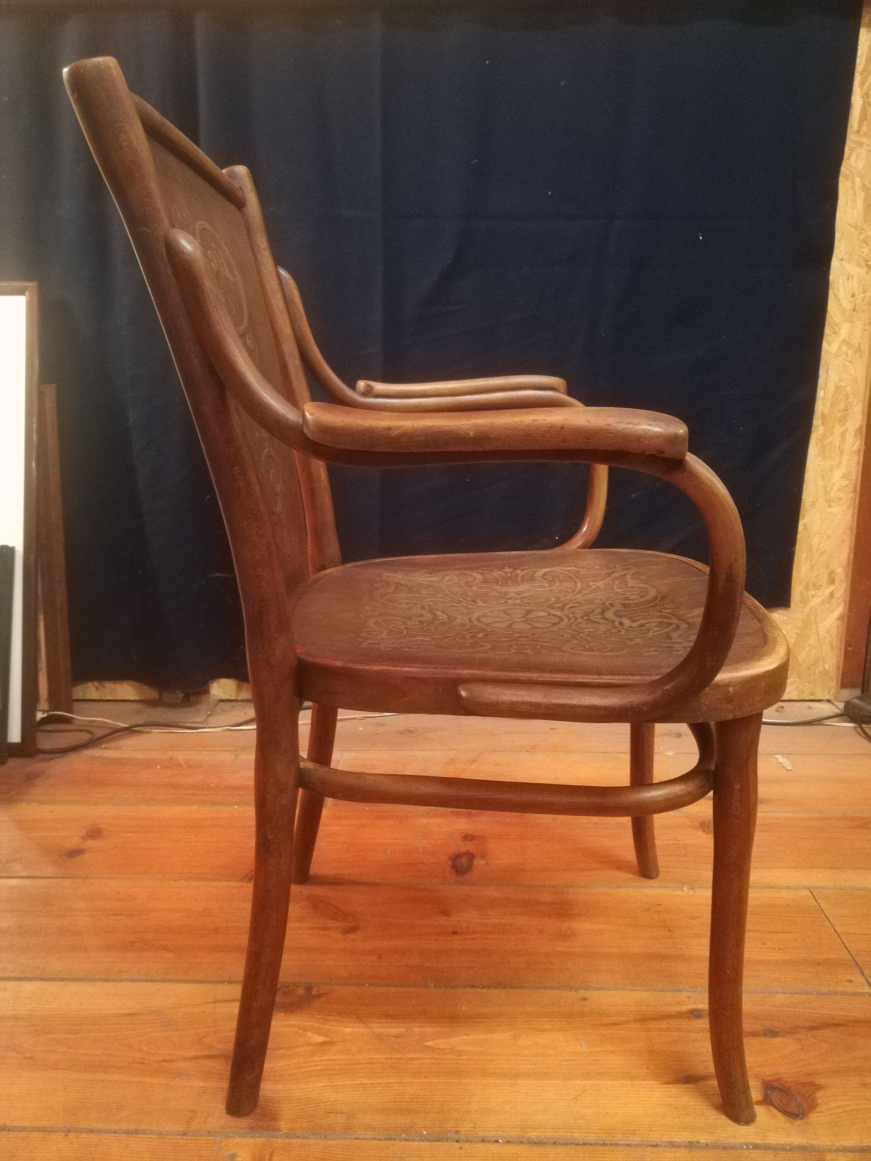 Thonet armchair in curved wood and stylized patterns