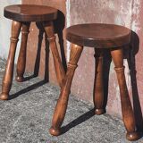 Tabourets bas tripodes, bois massif. (Lot de 2)