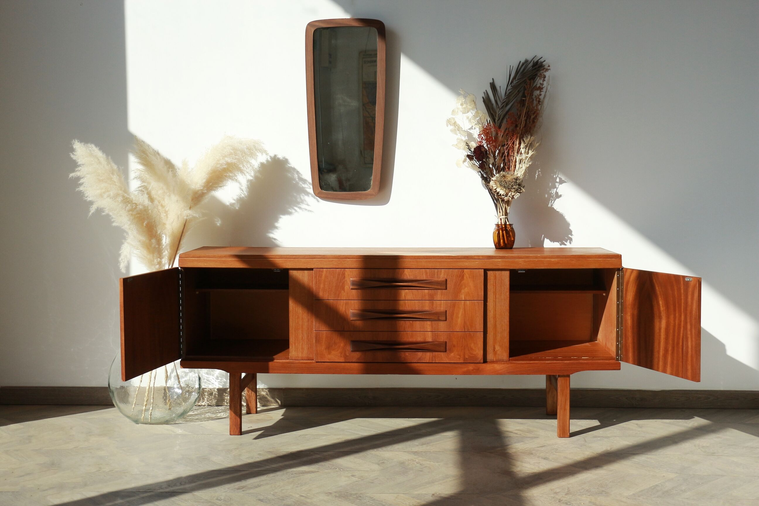Scandinavian sideboard - long handles - 60s