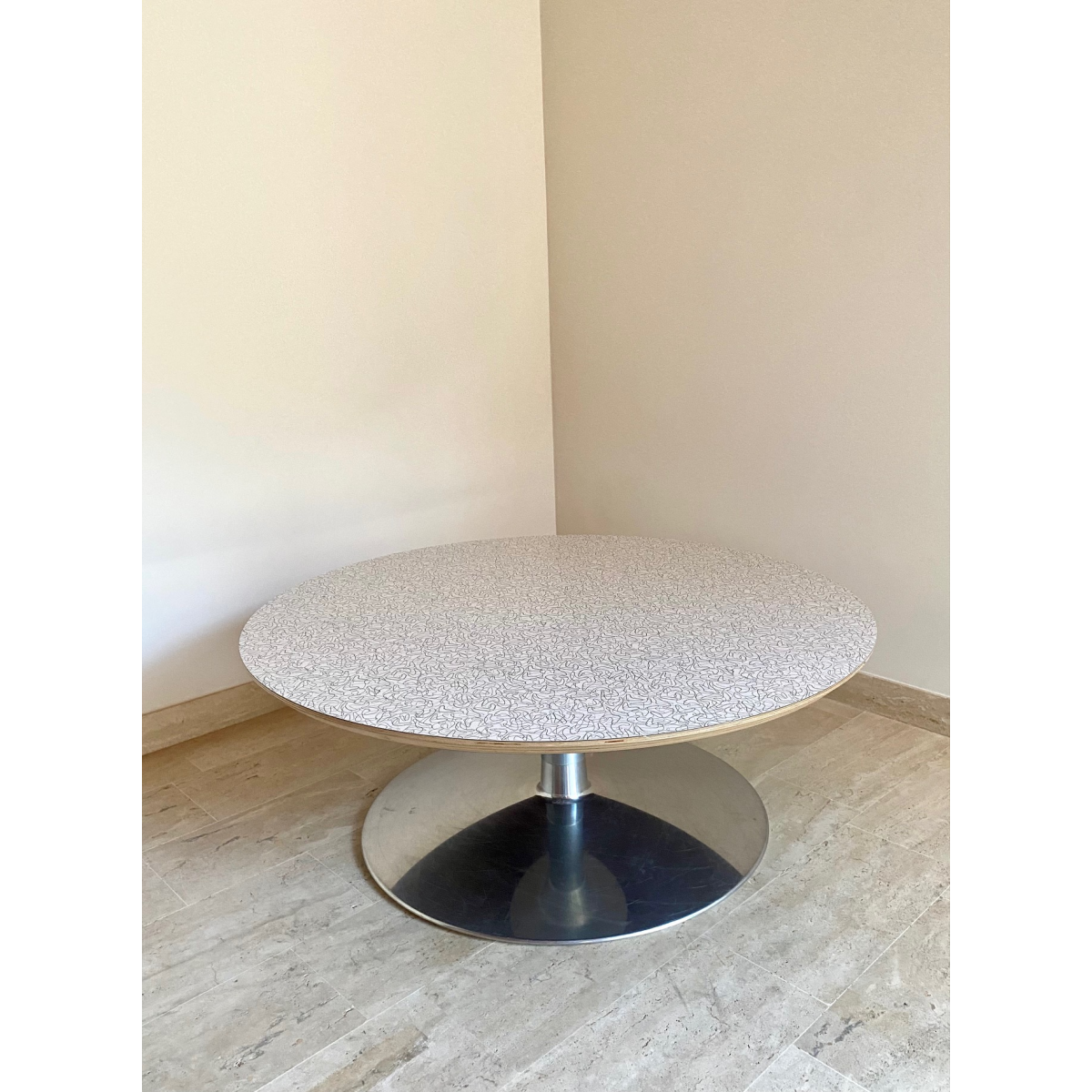 Round coffee table by Pierre Paulin for Artifort, 1990