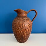 Ceramic pitcher imitating wood