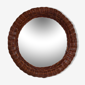 Round mirror in dark rattan