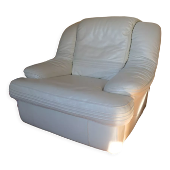 Leather lounge chair