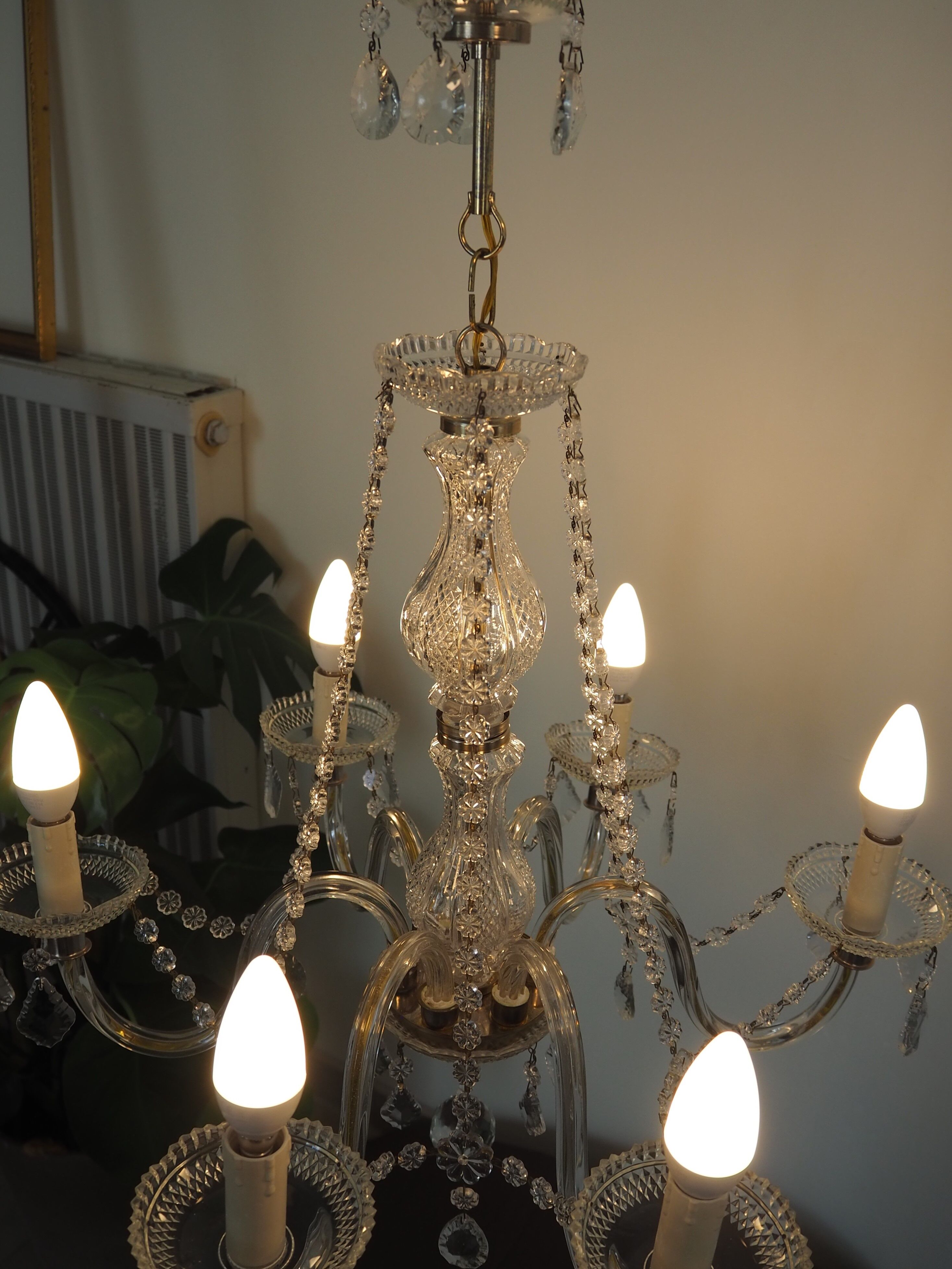 6-light chandelier with tassels