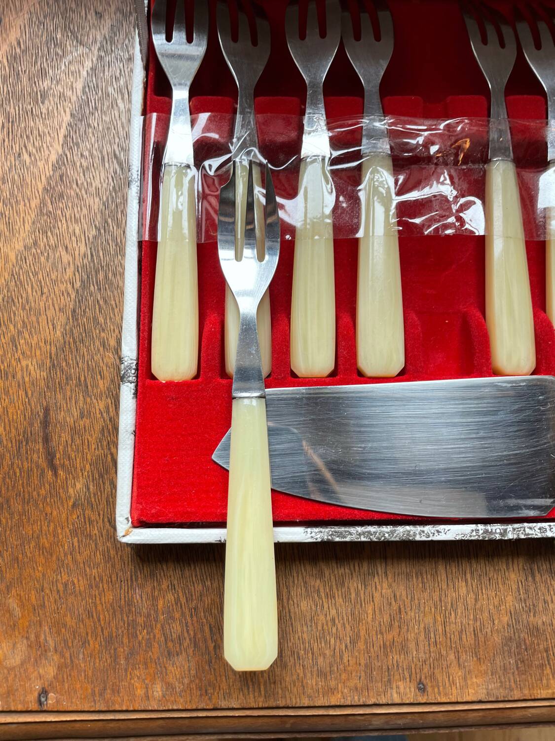 Dessert forks and pie server original box