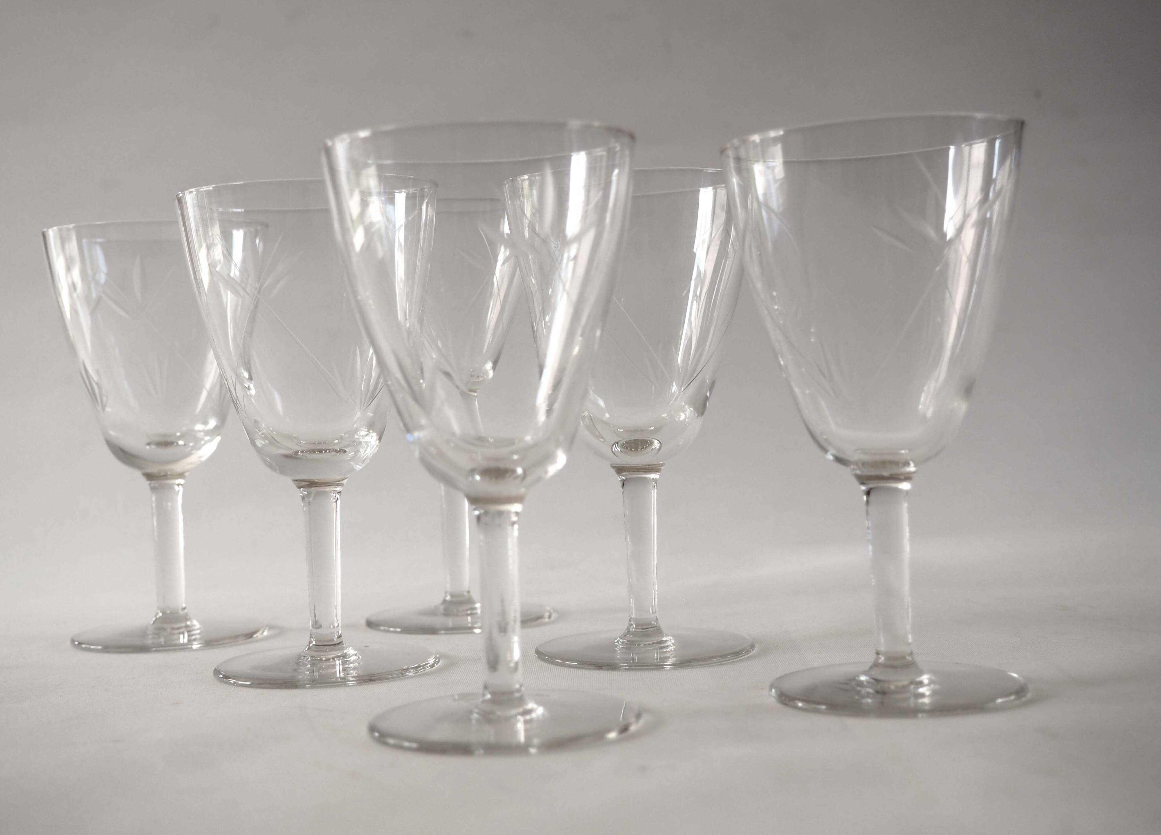 Serie de 6 verres à vin ciselés