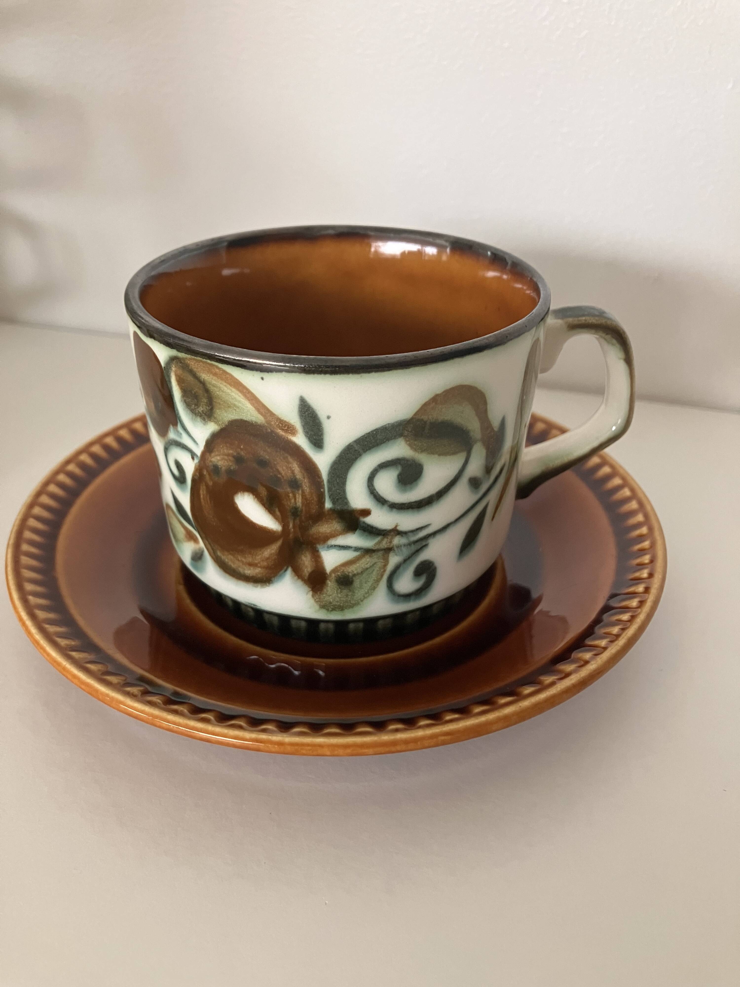 Tableware service plates and cups Argenteuil La Louvière Boch 1960