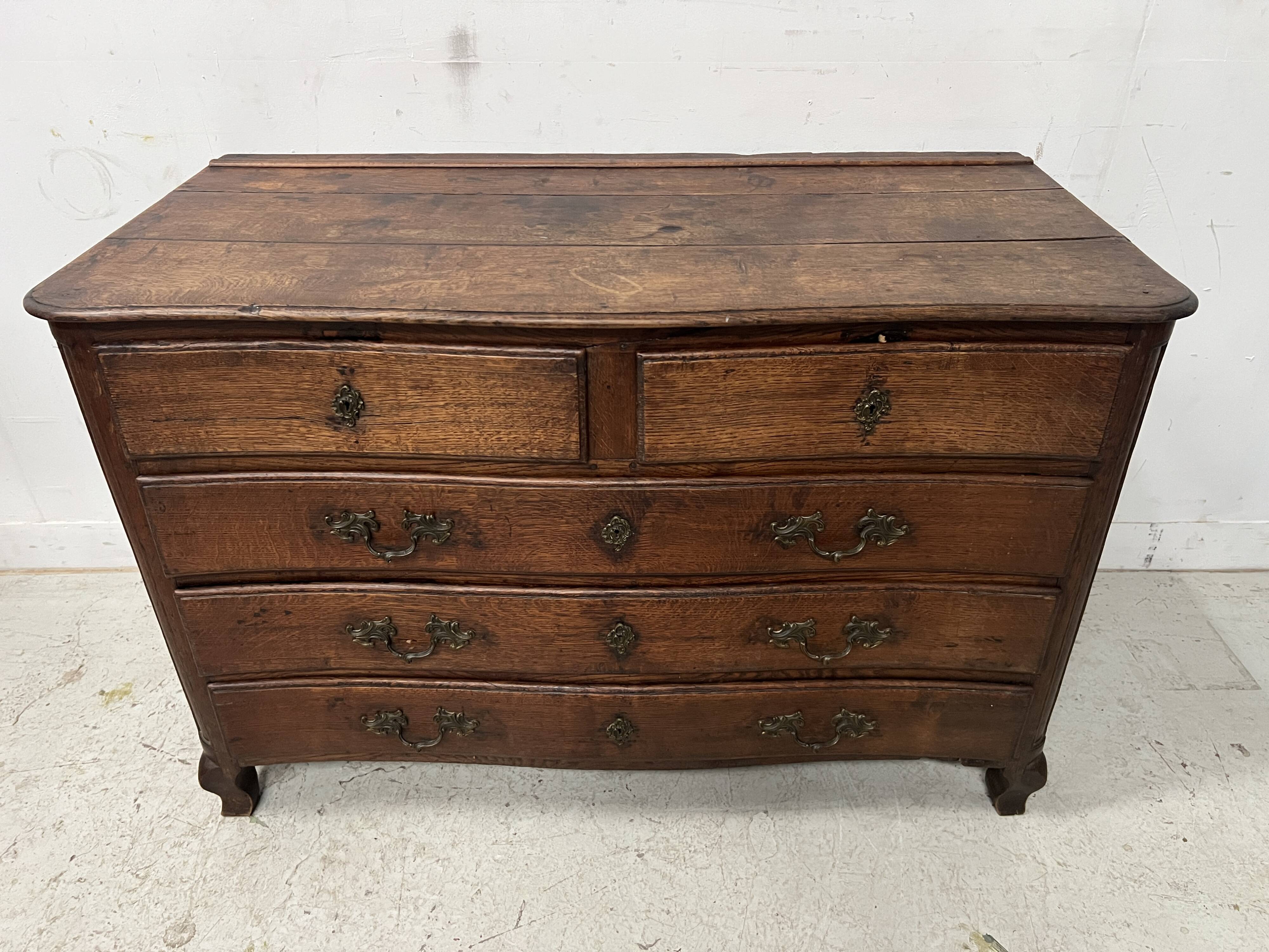 Louis XV chest of drawers in solid oak from the 18th century