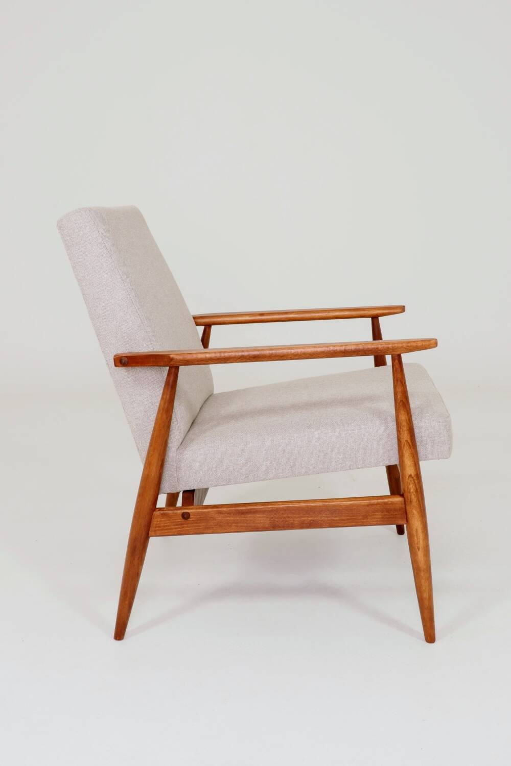 Fauteuil scandinave tressé beige, design classique