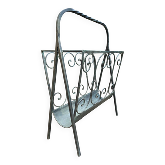 Art Deco magazine rack in wrought iron with bronze patina from around 1930-1940.