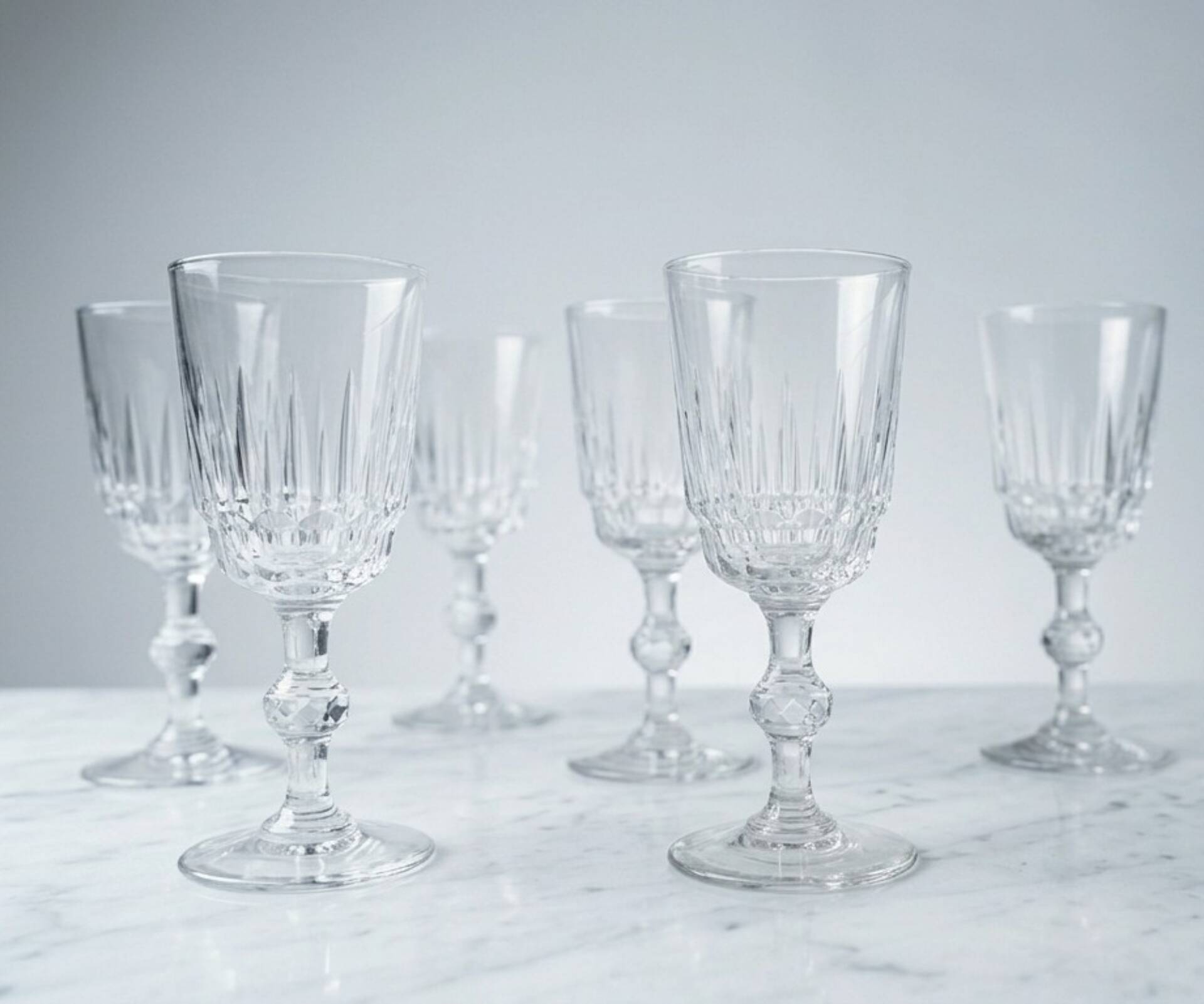 6 verres à pied en cristal sonore taillé – années 70