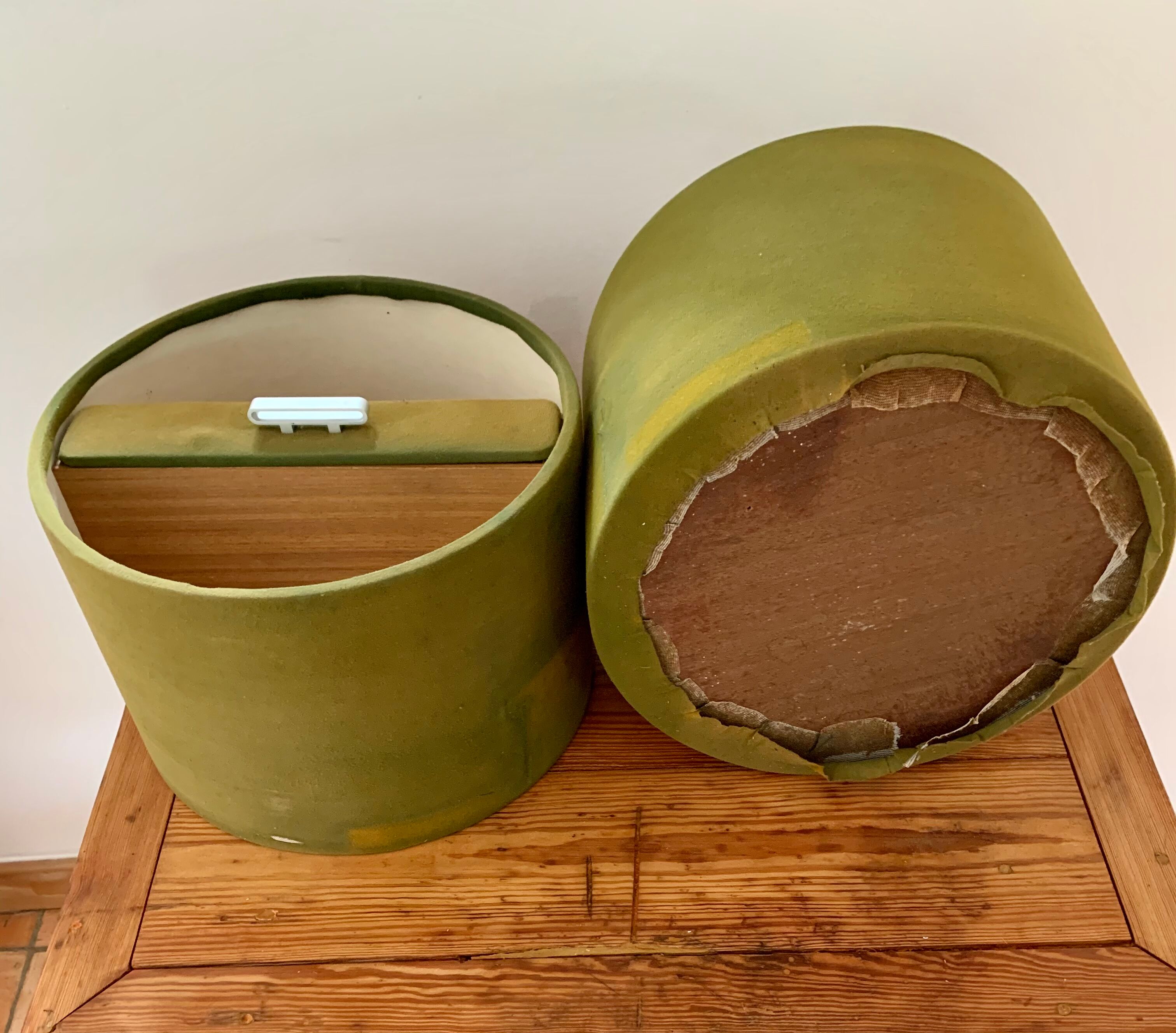 Pair of bedsides to hang