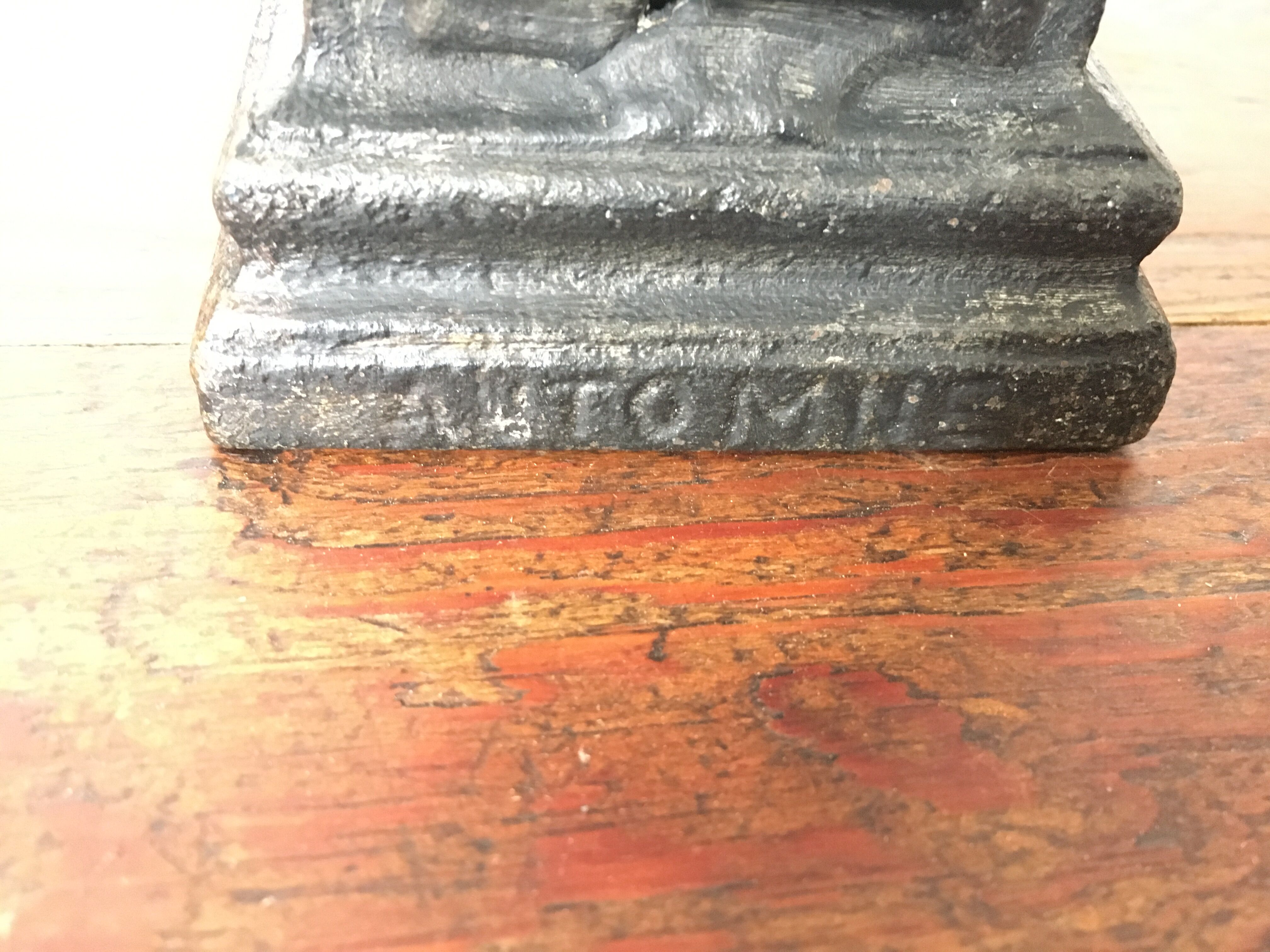 Pair of channels bust Marianne